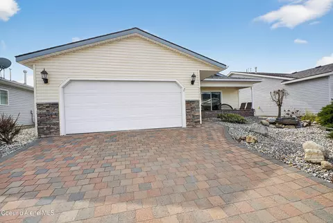 8548 W Sawtooth St, Rathdrum, ID 83858