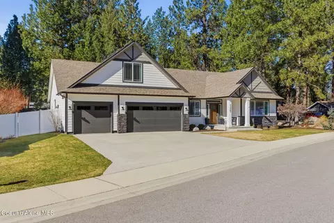 11565 N Emerald Dr, Hayden, ID 83835