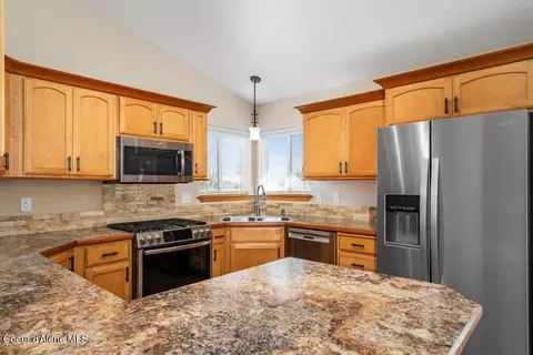 Kitchen - 2744 N Alfalfa Loop, Post Falls, ID 83854 photo 4 of 4