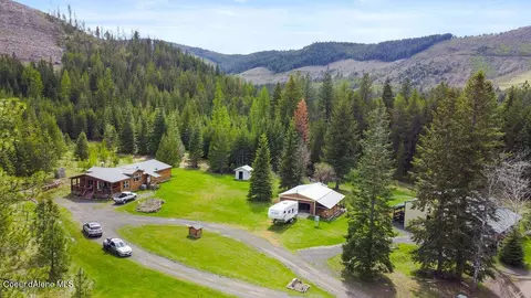 301 Cherry Hill Ln, Saint Maries, ID 83861