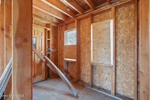 Entry Way - 45 Parallel Run Rd, Sandpoint, ID 83864 photo 4 of 10