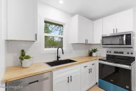 Kitchen - 327 S Sandpiper Loop, Post Falls, ID 83854 photo 3 of 3