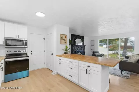 Kitchen - 327 S Sandpiper Loop, Post Falls, ID 83854 photo 2 of 3