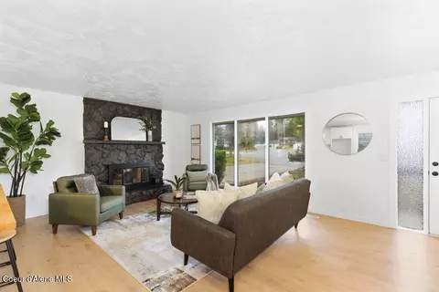 Living - 327 S Sandpiper Loop, Post Falls, ID 83854 photo 1 of 2