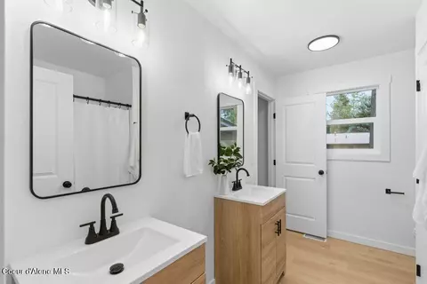 Bath - 327 S Sandpiper Loop, Post Falls, ID 83854 photo 1 of 2