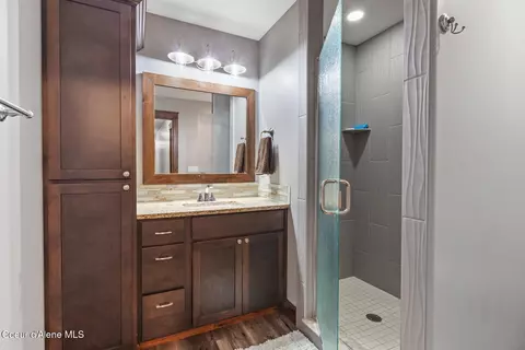 Bath - 18059 N Advent Ln, Hauser, ID 83854 photo 4 of 5