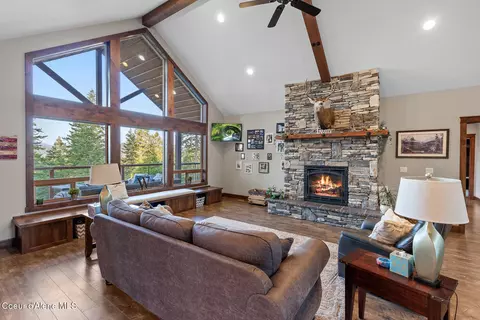 Living - 18059 N Advent Ln, Hauser, ID 83854 photo 2 of 3