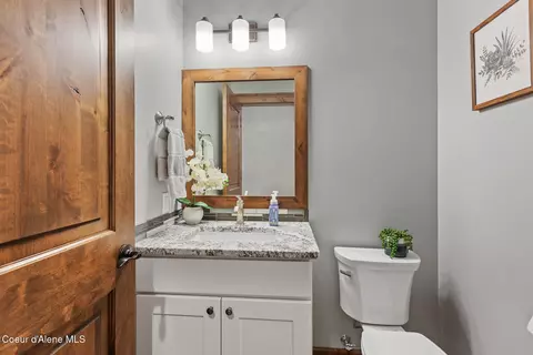 Bath - 18059 N Advent Ln, Hauser, ID 83854 photo 3 of 5