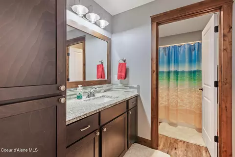 Bath - 18059 N Advent Ln, Hauser, ID 83854 photo 5 of 5