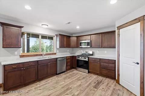 Kitchen - 18059 N Advent Ln, Hauser, ID 83854 photo 3 of 3