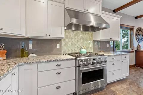 Kitchen - 18059 N Advent Ln, Hauser, ID 83854 photo 2 of 3