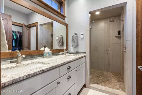 Bath - 18059 N Advent Ln, Hauser, ID 83854 photo 1 of 5