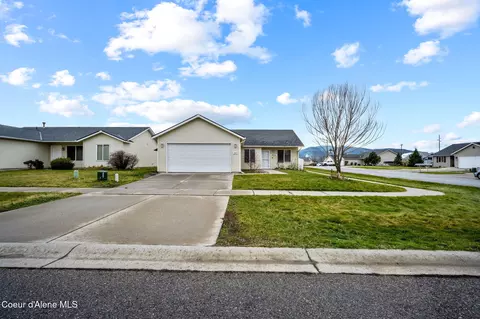 Exterior - 2615 E Knapp Cir, Post Falls, ID 83854 photo 2 of 7