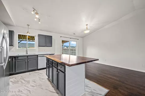 Kitchen - 2615 E Knapp Cir, Post Falls, ID 83854 photo 2 of 2