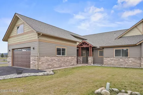 10 Bellflower Ct, Blanchard, ID 83804