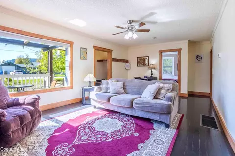 Living - 211 4th St, Dover, ID 83825 photo 3 of 5