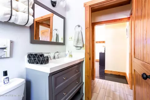 Bath - 211 4th St, Dover, ID 83825 photo 1 of 2
