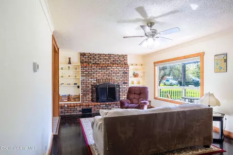 Living - 211 4th St, Dover, ID 83825 photo 1 of 5