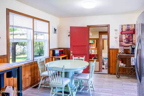 Dining - 211 4th St, Dover, ID 83825 photo 1 of 1