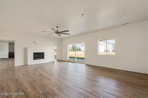 Living - 30763 N Sienna Loop, Athol, ID 83801 photo 2 of 8