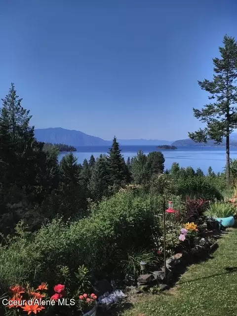 302 School Rd #8, Hope, ID 83836