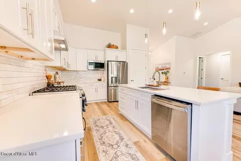 Kitchen - 899 Main St, Kellogg, ID 83837 photo 2 of 2