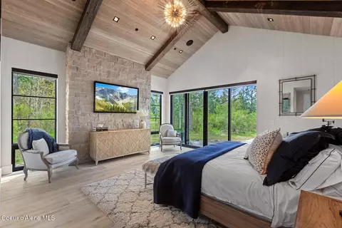 Bedroom - 2124 E Kettle Ridge Rd, Harrison, ID 83833 photo 1 of 6