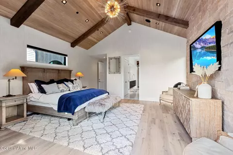 Bedroom - 2124 E Kettle Ridge Rd, Harrison, ID 83833 photo 2 of 6