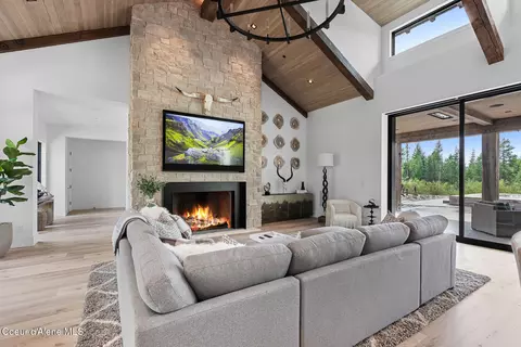 Living - 2124 E Kettle Ridge Rd, Harrison, ID 83833 photo 1 of 1