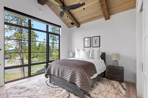 Bedroom - 2124 E Kettle Ridge Rd, Harrison, ID 83833 photo 5 of 6