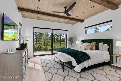 Bedroom - 2124 E Kettle Ridge Rd, Harrison, ID 83833 photo 3 of 6