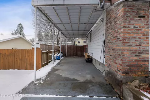 Exterior - 305 S 1st St, Pinehurst, ID 83850 photo 1 of 6