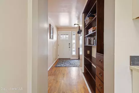 Entry Way - 305 S 1st St, Pinehurst, ID 83850 photo 1 of 5
