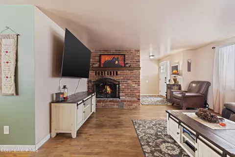 Living - 305 S 1st St, Pinehurst, ID 83850 photo 2 of 3