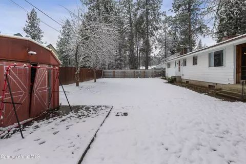Exterior - 305 S 1st St, Pinehurst, ID 83850 photo 5 of 6