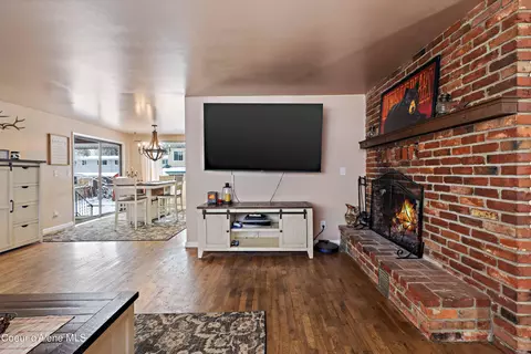 Living - 305 S 1st St, Pinehurst, ID 83850 photo 3 of 3