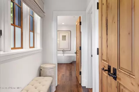 Entry Way - 7783 S Buckrail Rd, Harrison, ID 83833 photo 4 of 4