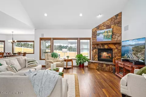 Living - 724 E Arena Loop, Hayden, ID 83835 photo 2 of 3