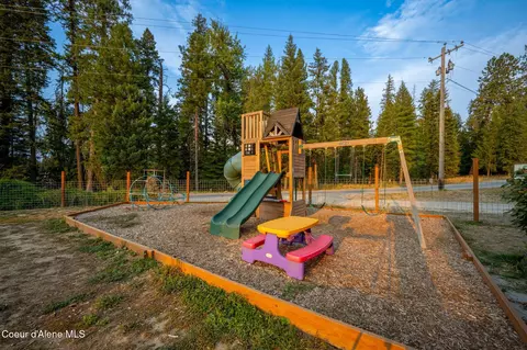 Exterior - 1024 Sagle Rd, Sagle, ID 83860 photo 2 of 4