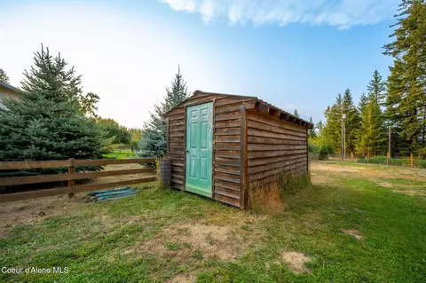 Exterior - 1024 Sagle Rd, Sagle, ID 83860 photo 3 of 4