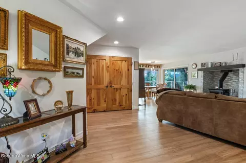 Entry Way - 311 School Rd, Hope, ID 83836 photo 2 of 3