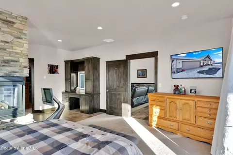 Bedroom - 5383 E Van Dusen Rd, Harrison, ID 83833 photo 5 of 6
