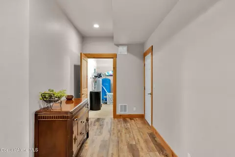 Entry Way - 5383 E Van Dusen Rd, Harrison, ID 83833 photo 3 of 3