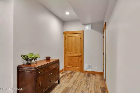 Entry Way - 5383 E Van Dusen Rd, Harrison, ID 83833 photo 2 of 3