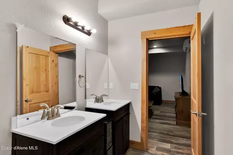 Bath - 5383 E Van Dusen Rd, Harrison, ID 83833 photo 4 of 6