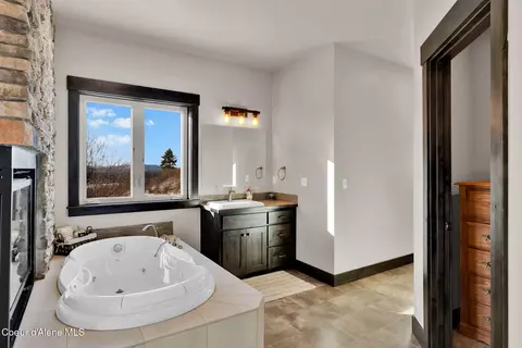 Bath - 5383 E Van Dusen Rd, Harrison, ID 83833 photo 1 of 6