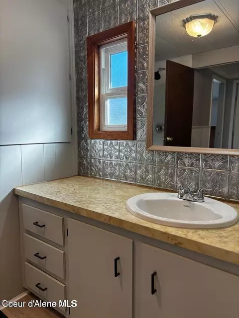 Bath - 1903 E Strand Ave, Post Falls, ID 83854 photo 1 of 4