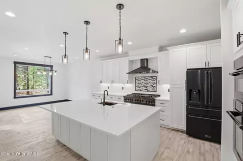Kitchen - 10245 E Bunco Rd, Athol, ID 83801 photo 2 of 6
