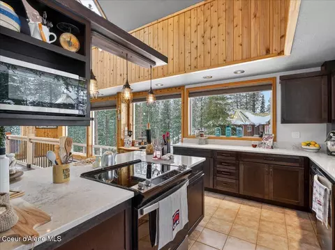 Kitchen - 483 Paradise Ln, Pinehurst, ID 83850 photo 5 of 7