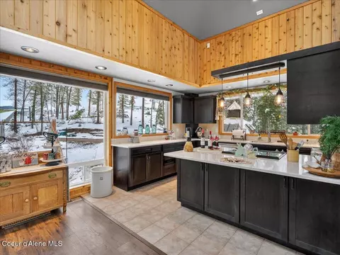 Kitchen - 483 Paradise Ln, Pinehurst, ID 83850 photo 2 of 7